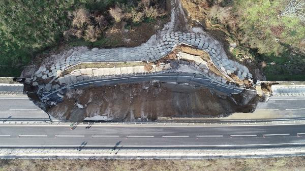 AKP'nin yaptığı yollar çökmeye başladı - Resim : 1