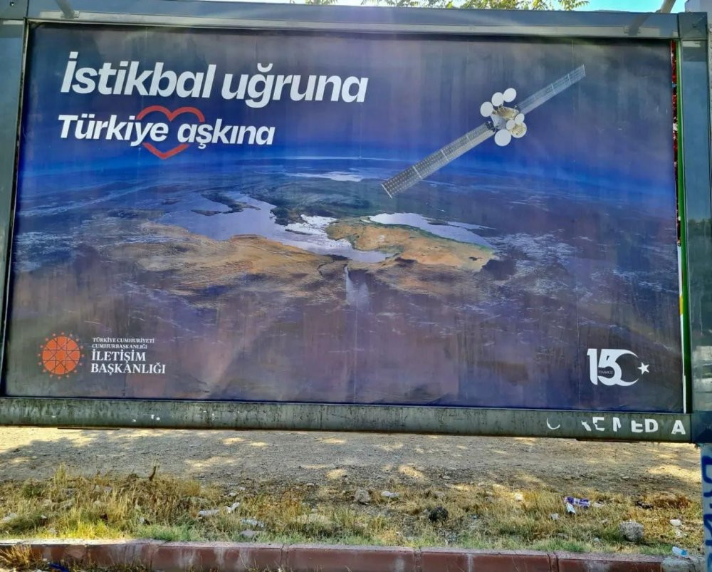 İletişim Başkanlığı'nın 15 Temmuz afişinde büyük skandal - Resim : 1