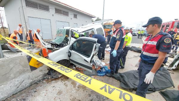 Bolu'da katliam gibi kaza: 3 ölü, 1 yaralı - Resim : 1