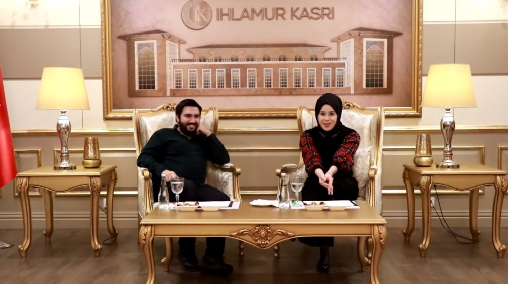 Tepki çeken görüntüler... Bu da dansözlü 'dindar kına' gecesi - Resim : 2