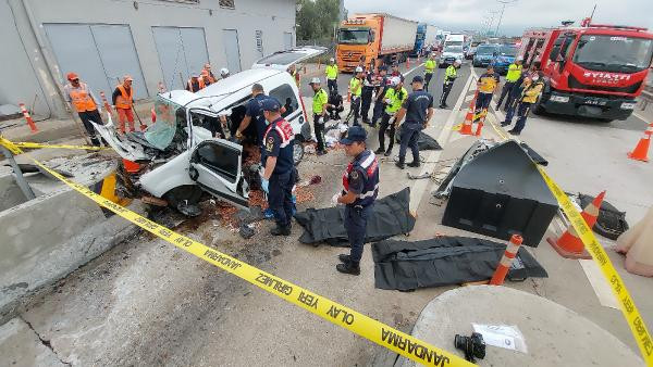 Bolu'da katliam gibi kaza: 3 ölü, 1 yaralı - Resim : 2