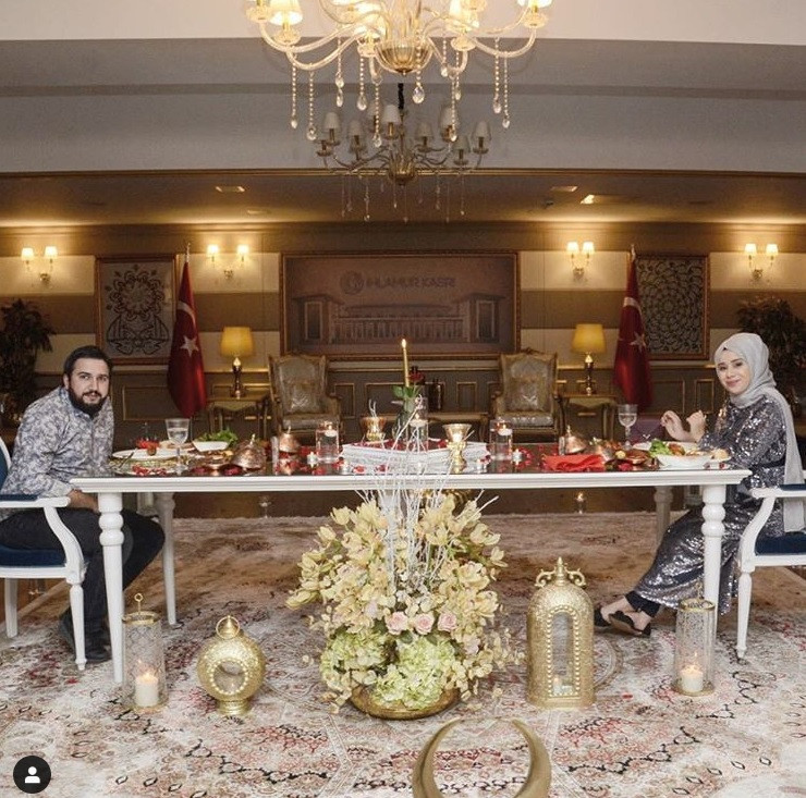 Tepki çeken görüntüler... Bu da dansözlü 'dindar kına' gecesi - Resim : 3