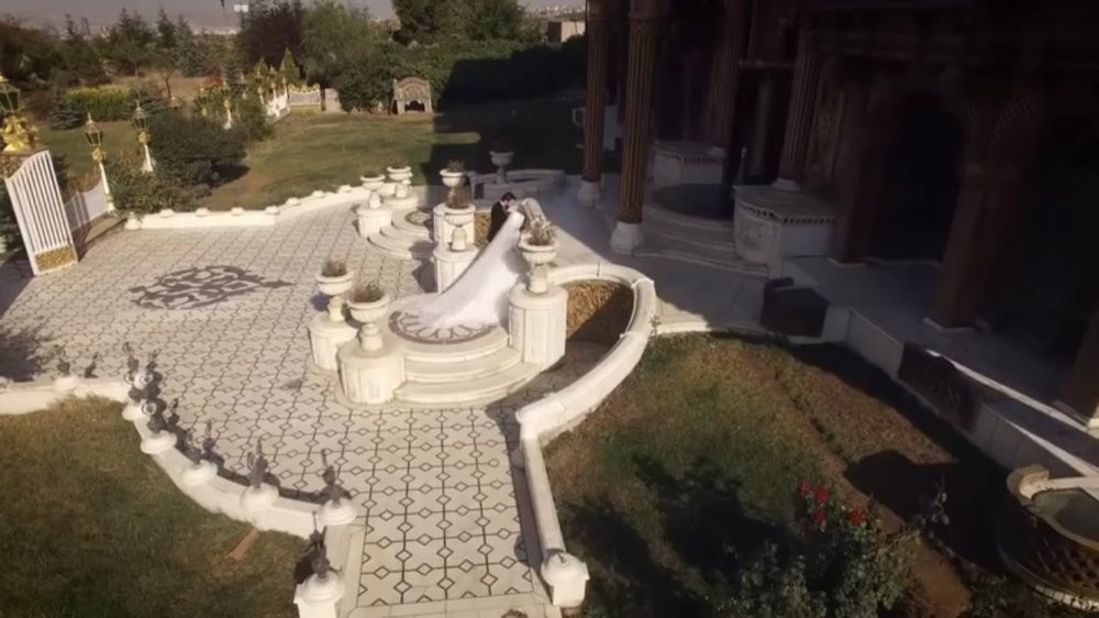 Tepki çeken görüntüler... Bu da dansözlü 'dindar kına' gecesi - Resim : 6