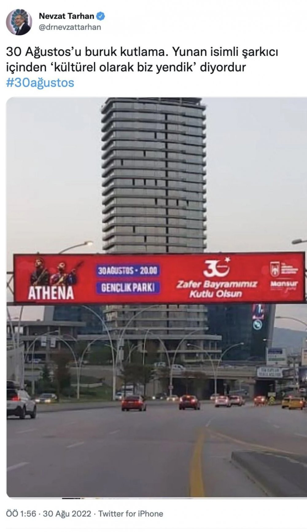 Üsküdar Üniversitesi Rektörü Nevzat Tarhan, Athena'yı hedef aldı - Resim : 1