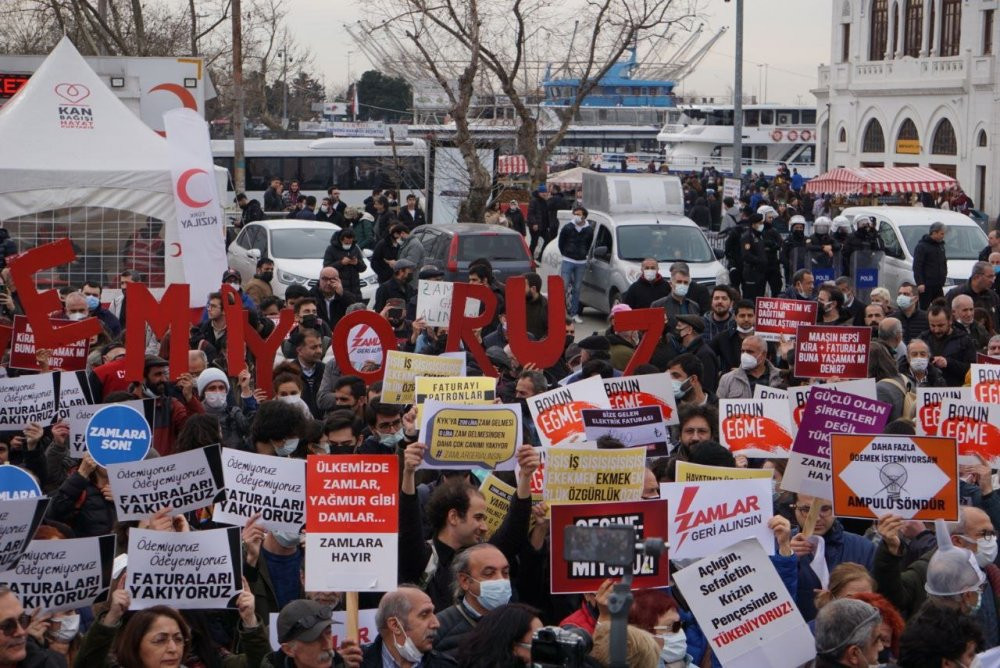 'Geçinemiyoruz' diyen vatandaşlar bir araya geldi: Ödeyemiyoruz faturaları yakıyoruz - Resim : 1