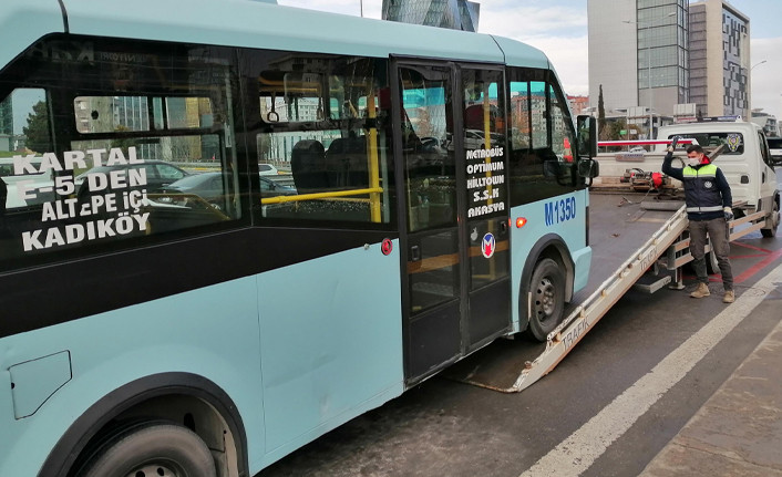 Minibüs şoförü isyan etti aracını bıraktı - Resim : 2