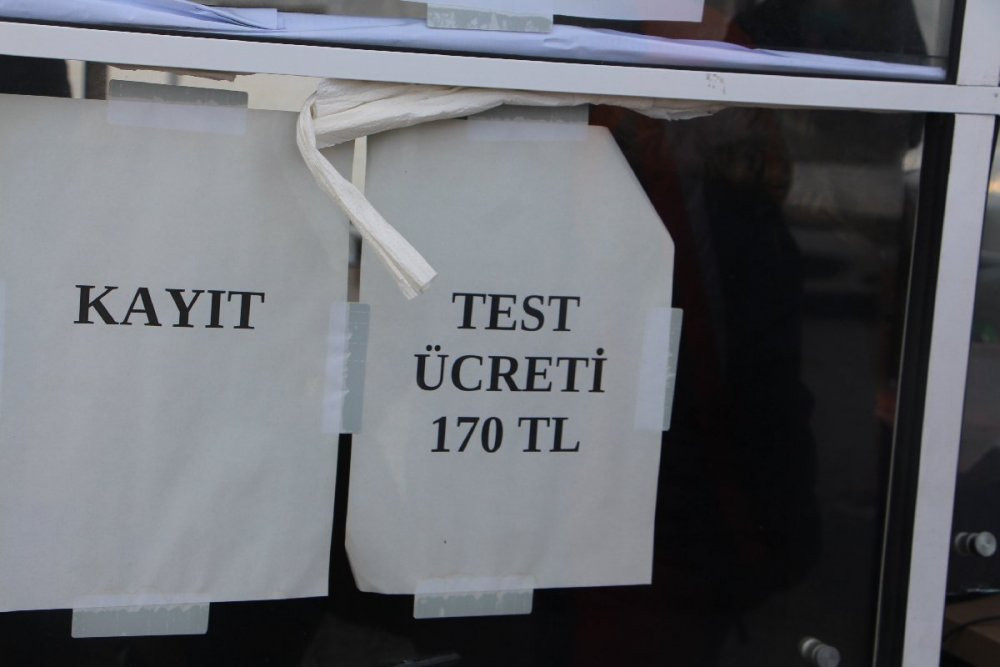 Bulgar turistler PCR testlerini Edirne'de yaptırıyor - Resim : 1