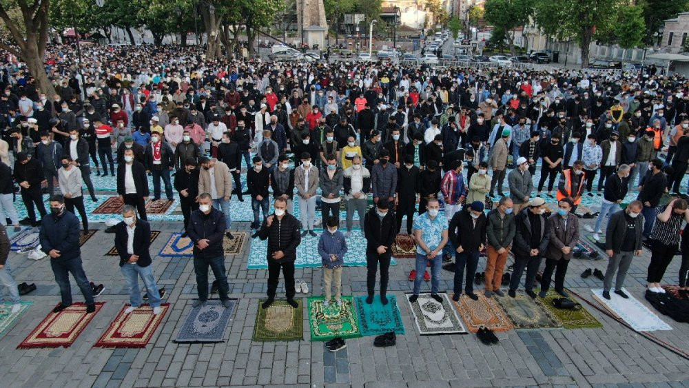 Ayasofya Cami'nde 87 yıl sonra ilk bayram namazı - Resim : 1