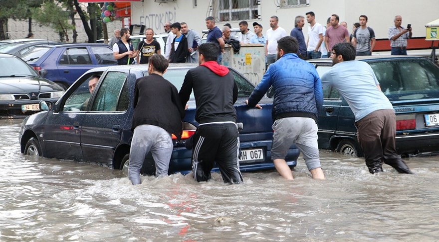 Başkentte sel felaketi: 3 kişi hayatını kaybetti - Resim : 5