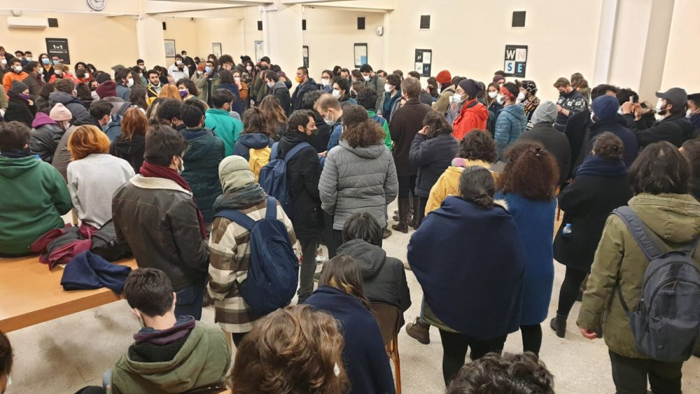 Boğaziçi öğrencileri geceyi kampüs kütüphanesinde geçirecek - Resim : 1