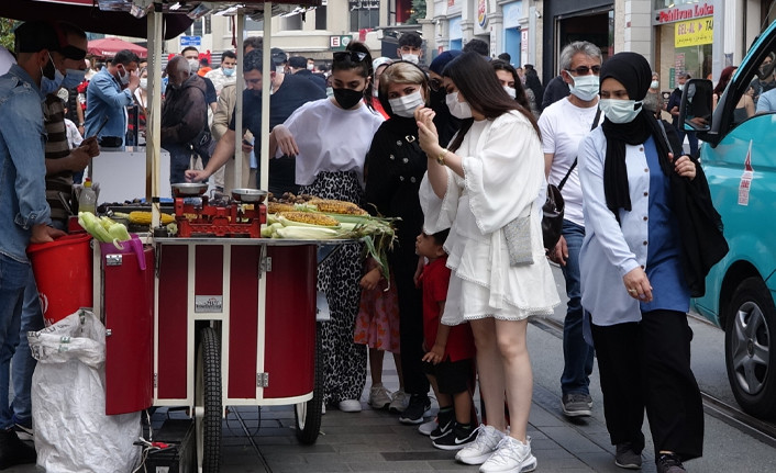 İstanbul'da kısıtlamasız cumartesi yoğunluğu - Resim : 4