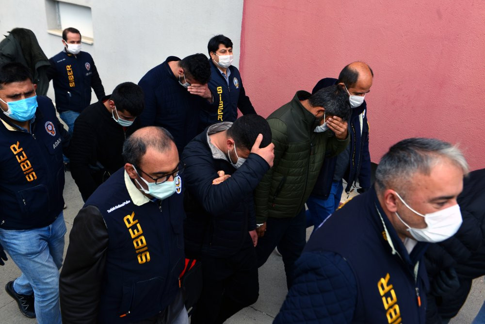 Adana'da ‘garanti kupon’ vaadiyle yasa dışı bahis dolandırıcılığına 29 tutuklama - Resim : 2