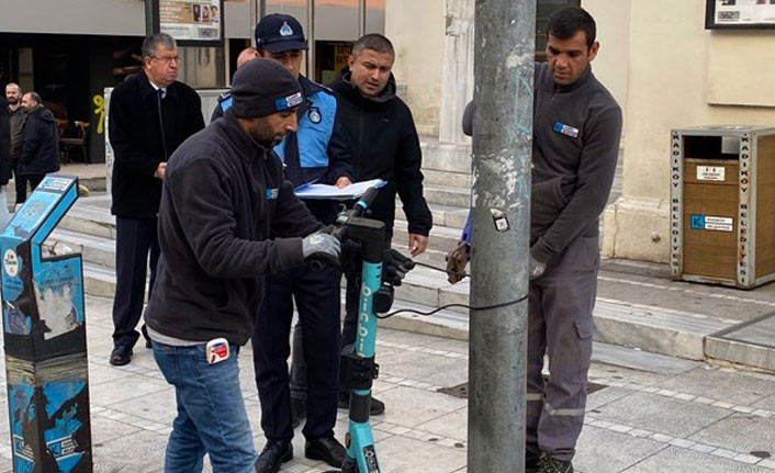 Kadıköy Belediyesi, scooterları toplamaya başladı - Resim : 1