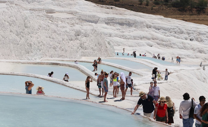 Pamukkale'de kısıtlamanın uygulanmadığı ilk cumartesi yoğunluğu - Resim : 1