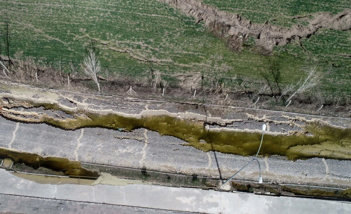 Gölbaşı Gölleri Tabiat Parkı depremle parçalara bölündü - Resim : 2