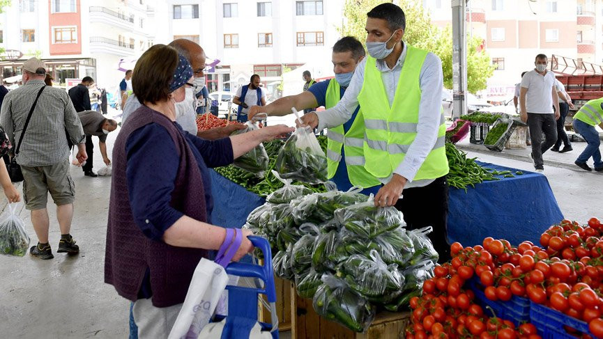 Ankara'da meyve ve sebze ücretsiz dağıtıldı - Resim : 1