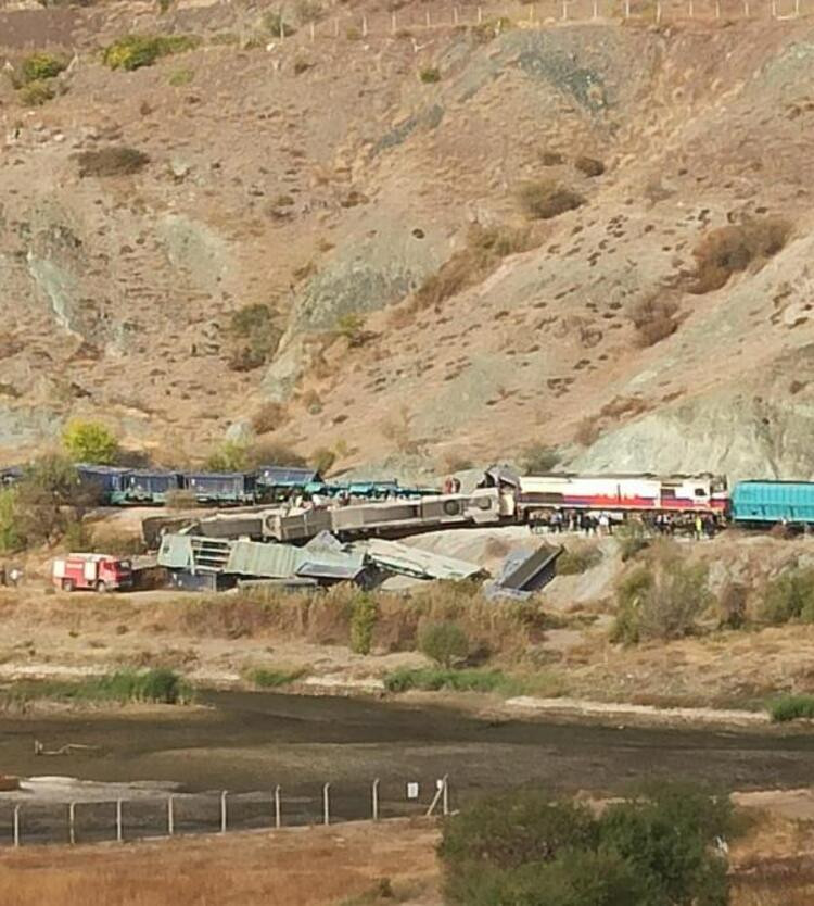 Ankara'da 2 tren kafa kafaya çarpıştı - Resim : 3