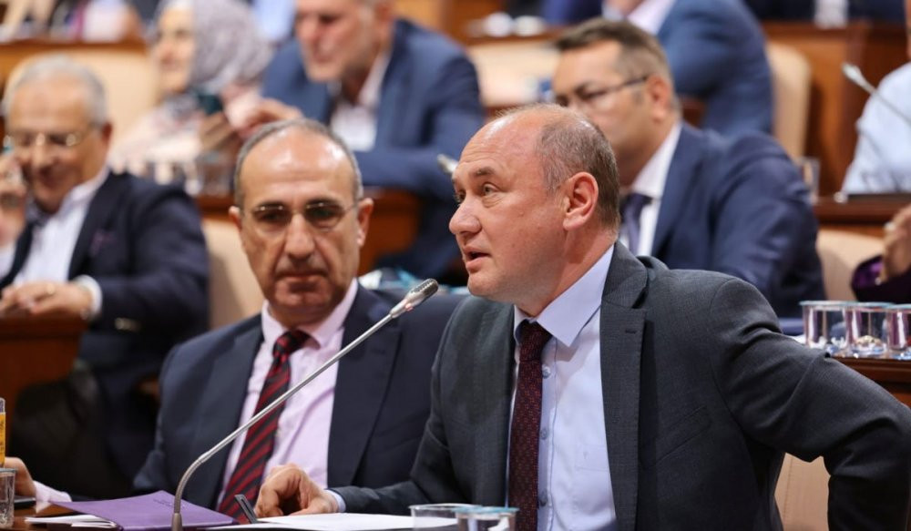 İBB Meclisi&rsquo;nde tansiyon y&uuml;kseldi - Resim : 1