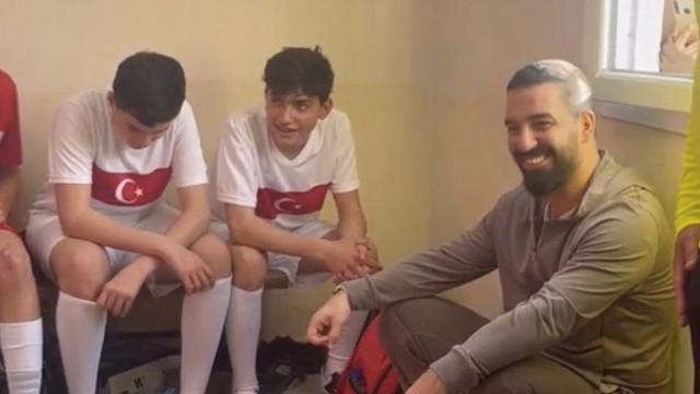 Arda Turan, yeniden sahalarda: Kardeşlerimiz için buradayız - Resim : 1