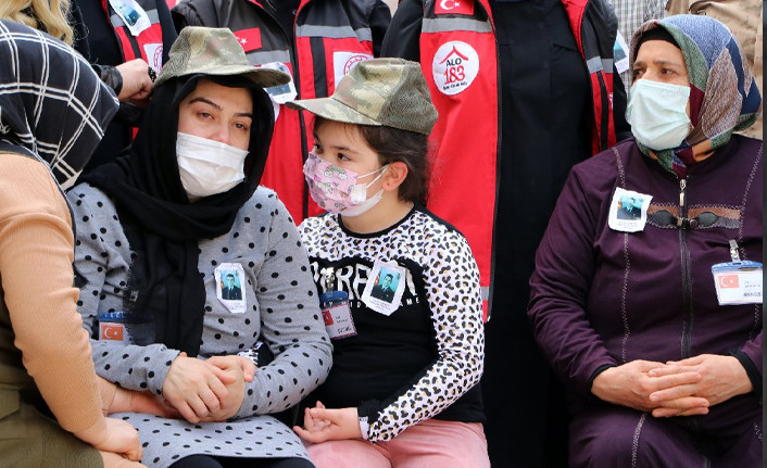 Şehit kızından yürek yakan hareket - Resim : 1