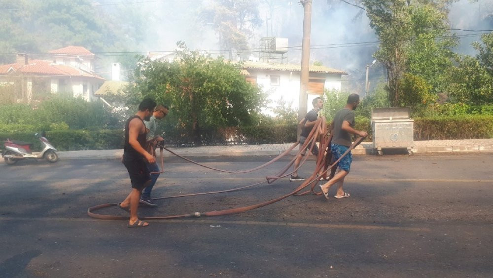 Marmaris'te orman yangını: Alevler okula ve otele sıçradı - Resim : 5