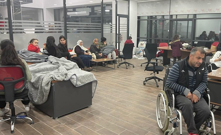 Diyarbakır OSB'de fabrikalar kapılarını yurttaşlara açtı: Çok sayıda battaniye ve mont ihtiyacı var - Resim : 2