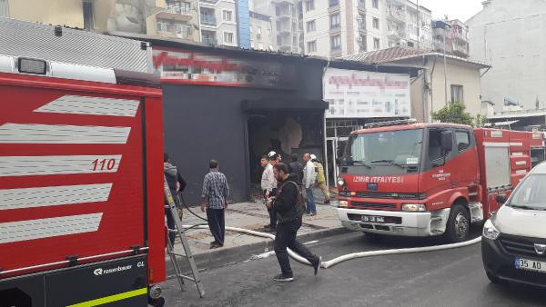 İzmir'de korkutan yangın - Resim : 1