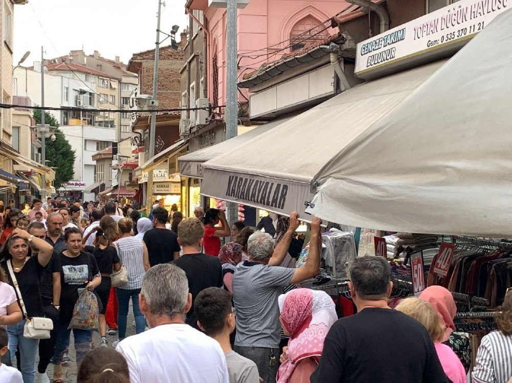 Sağanak yağış 5 ili etkisi altına aldı: Yolları su bastı, ağaçlar devrildi - Resim : 5