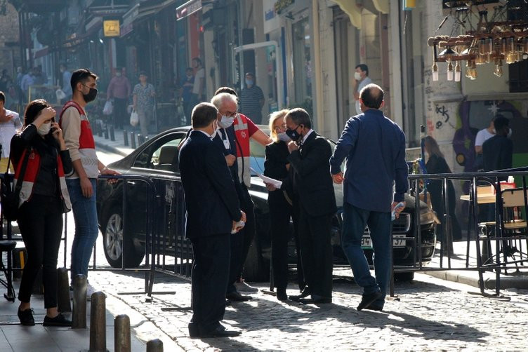 Ünlü iş insanı 'Türk Bayrağı'na sarılı tabutla son yolculuğuna uğurlandı - Resim : 1