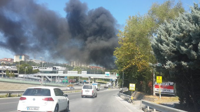 Bakırköy'de metrobüs yangını - Resim : 2