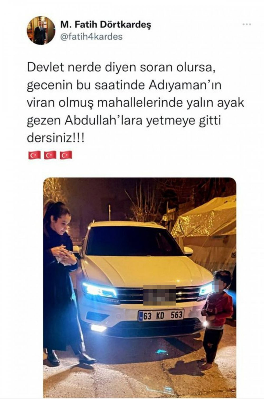 AKP'li isimden skandal paylaşım: Çıplak ayaklı depremzede çocukla yardım şovu - Resim : 2