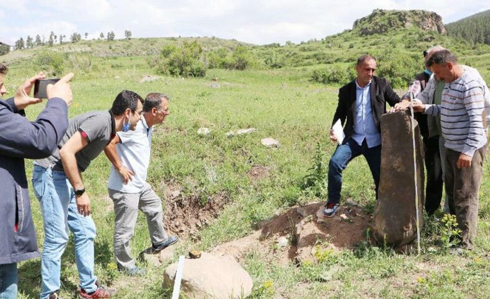 Erzurum'da 3 bin 500 yıllık taşbaba heykeli bulundu - Resim : 1