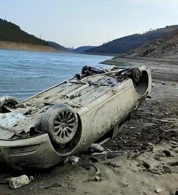 Alibeyköy Barajı'nın suyu çekildi, ortaya çıkanlar şaşkına çevirdi: Polis soruşturma başlattı - Resim : 1