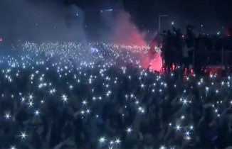 İstanbul'da Trabzonspor taraftarından görkemli 'şampiyonluk' kutlaması