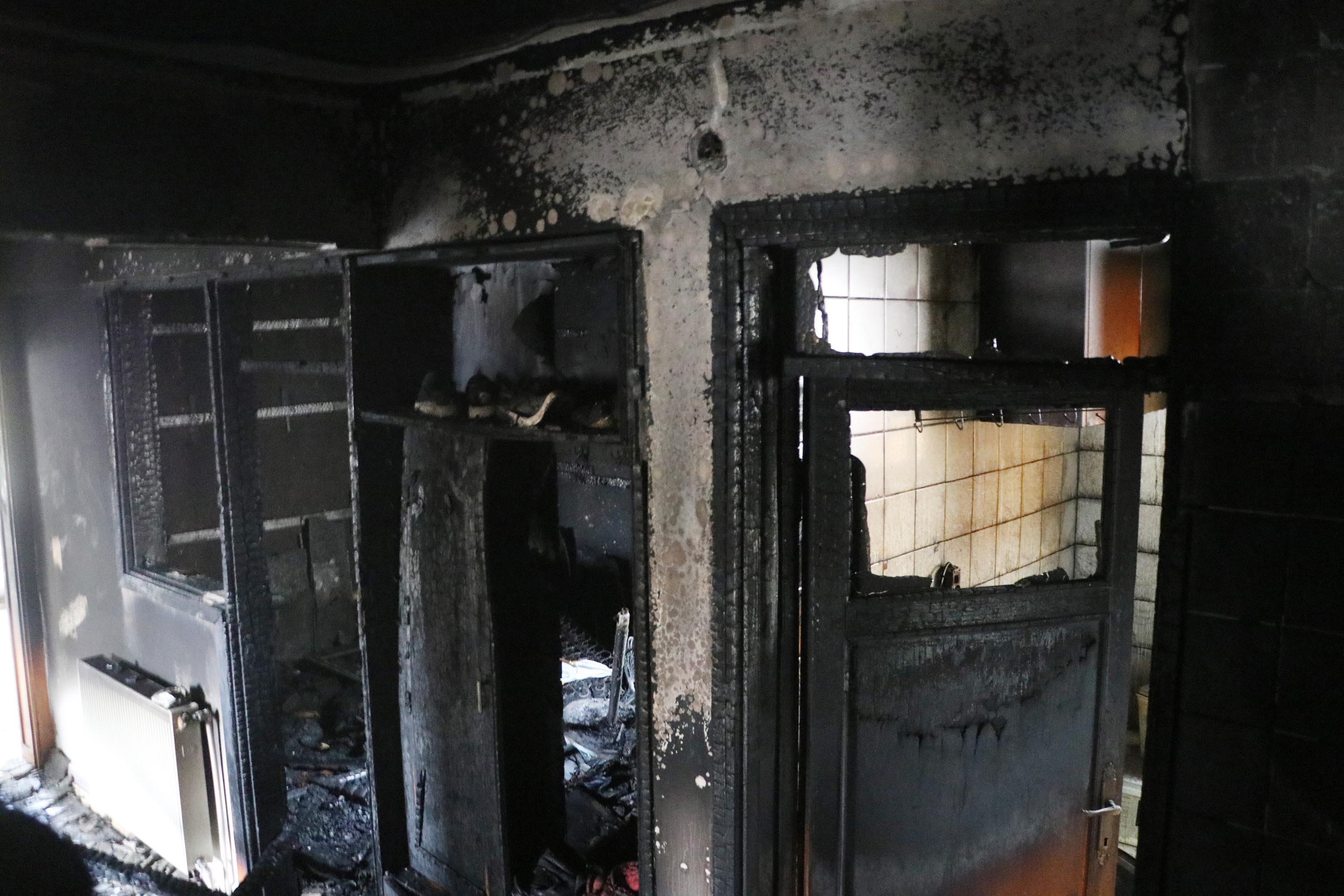 Denizli'de 2 yaşındaki kızını öldürüp, evini ateşe verdi - Resim : 1