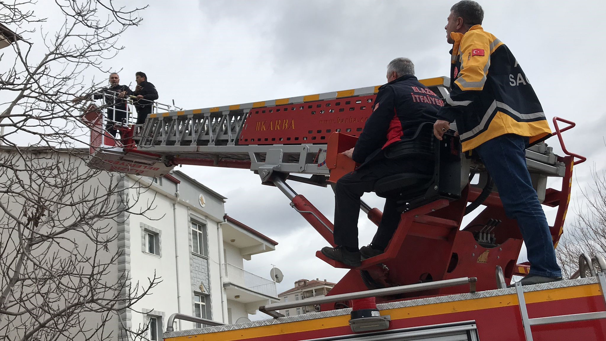 Elazığ'da şok olay: Bir evde 6 kişi ölü bulundu - Resim : 2