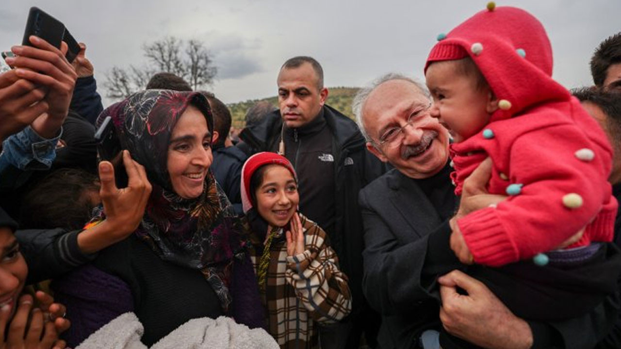 Hataylı depremzede vatandaştan Kılıçdaroğlu'na: Bizi kurtarın bu insanlardan - Resim : 1