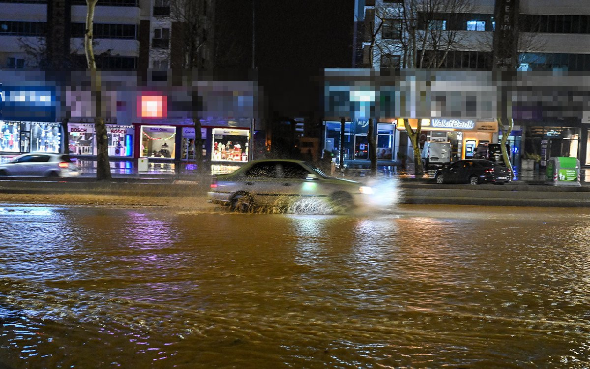 Üç ilde sağanak yağış - Resim : 1