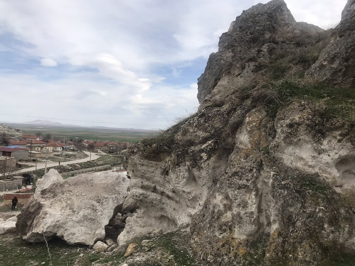 Kayalar yerleşim yerine düştü: Yurttaşlar isyan etti - Resim : 1