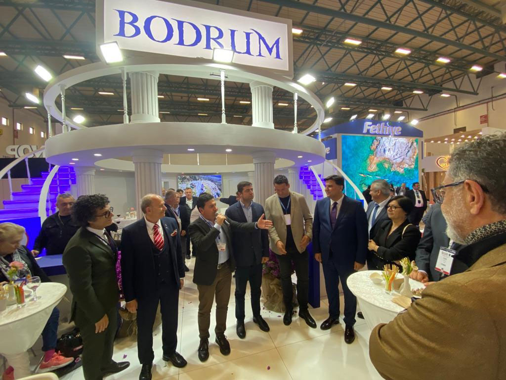 Bodrum standında protokol üyeleri ve turizmciler bir arada - Resim : 1