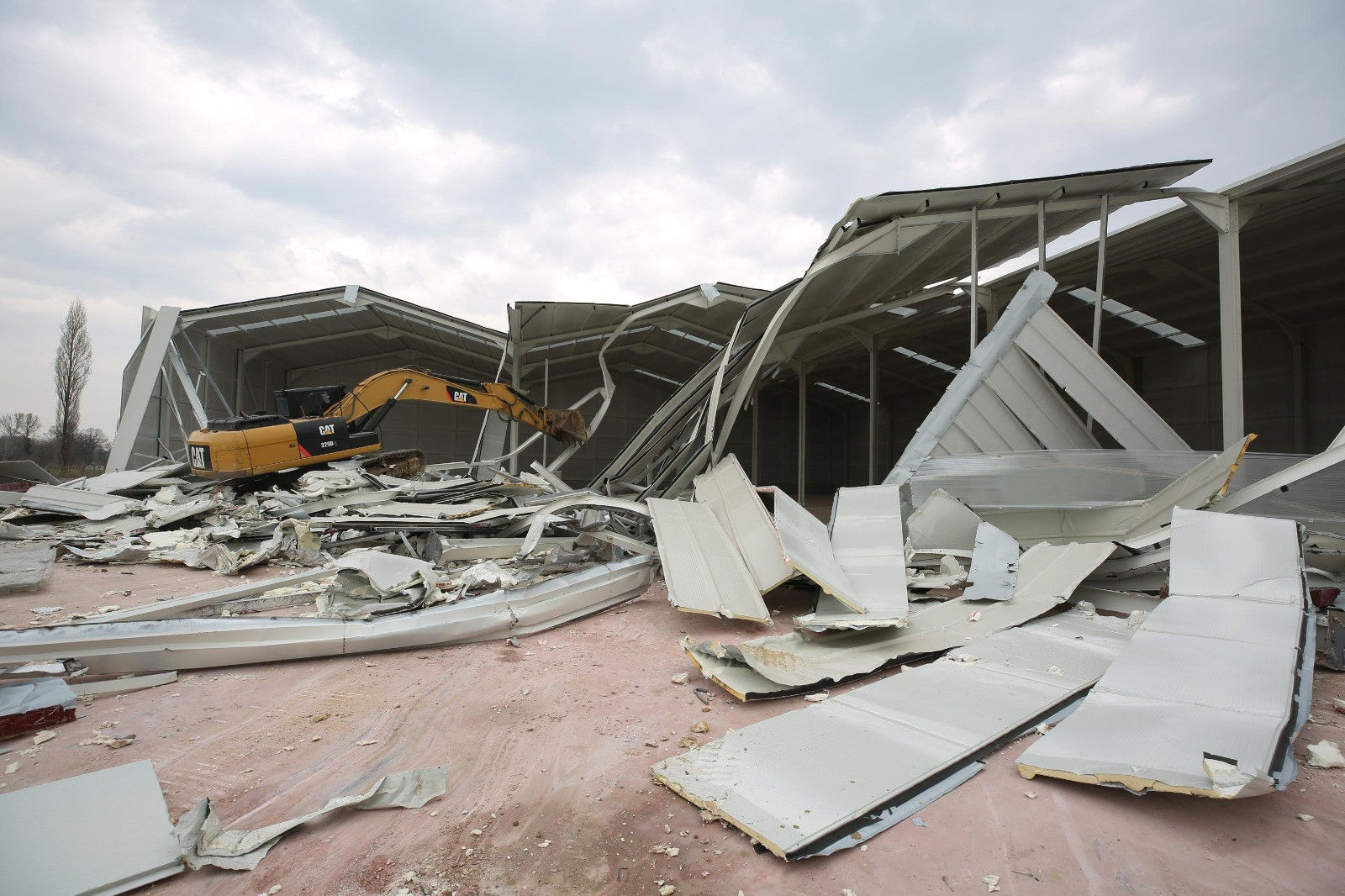 Nilüfer’de kaçak fabrikalar yıkıldı - Resim : 1