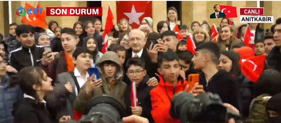 Kemal Kılıçdaroğlu'na Anıtkabir'de çocuklardan yoğun ilgi... - Resim : 1