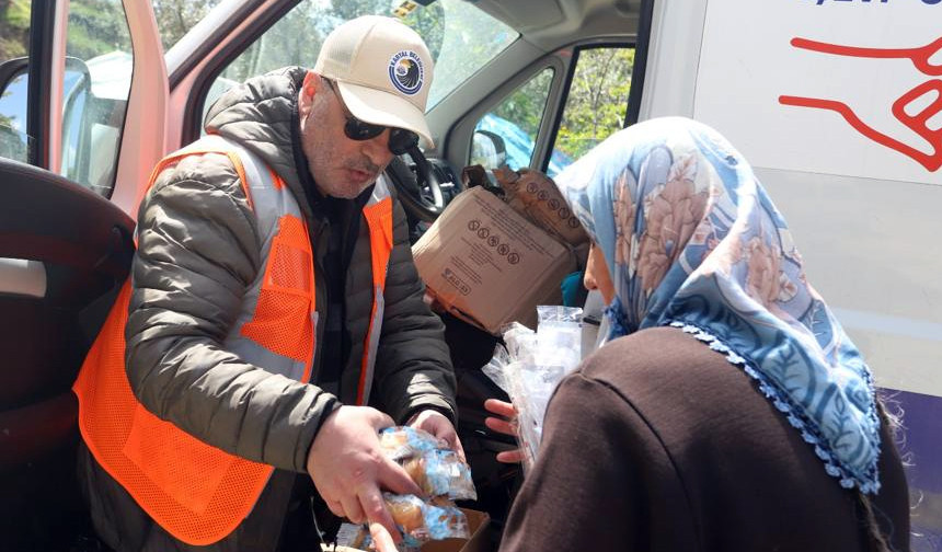 Kartal Belediyesi, Hatay’da 225 bin kişilik yemek dağıttı - Resim : 1