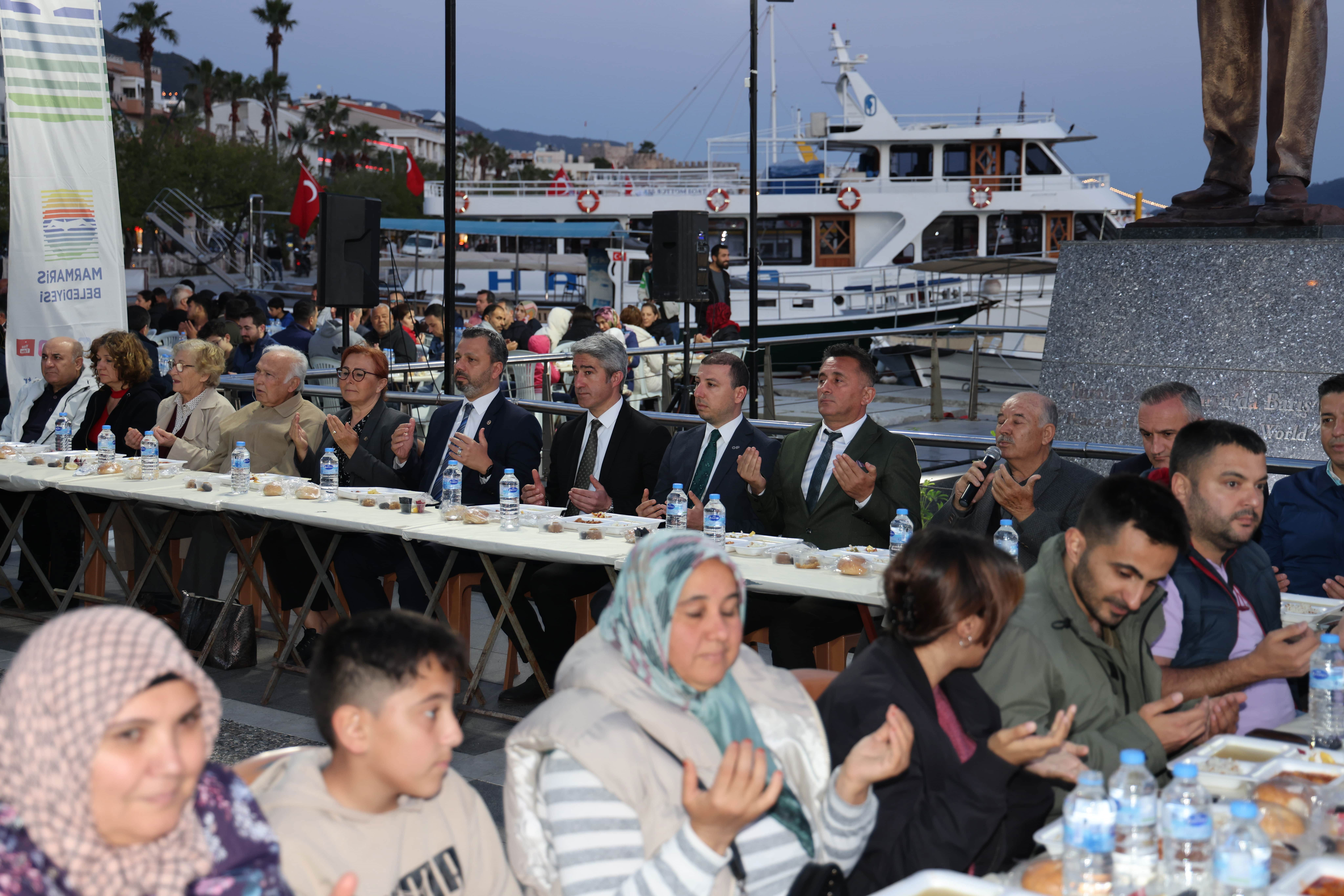 Marmaris Belediyesi'nden 3000 kişilik iftar - Resim : 3