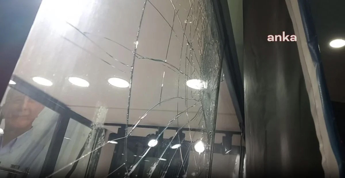 Millet İttifakı'nın Beyoğlu Seçim Koordinasyon Merkezi'ne saldırı - Resim : 1