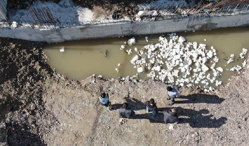 İstanbul’da su birikintisine düşen 4 yaşındaki çocuk hayatını kaybetti - Resim : 1