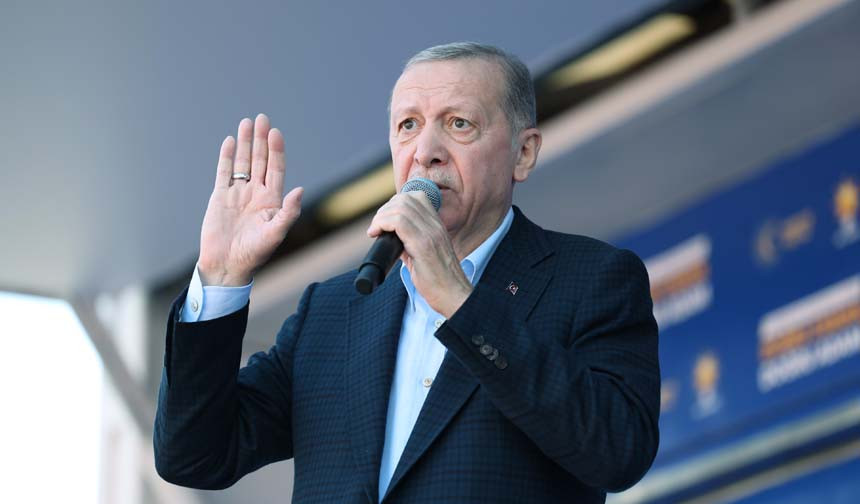 Erdoğan'ın Sultangazi mitinginde sessizce söyledikleri mikrofona yansıdı: Bana küfür ettirmeyin