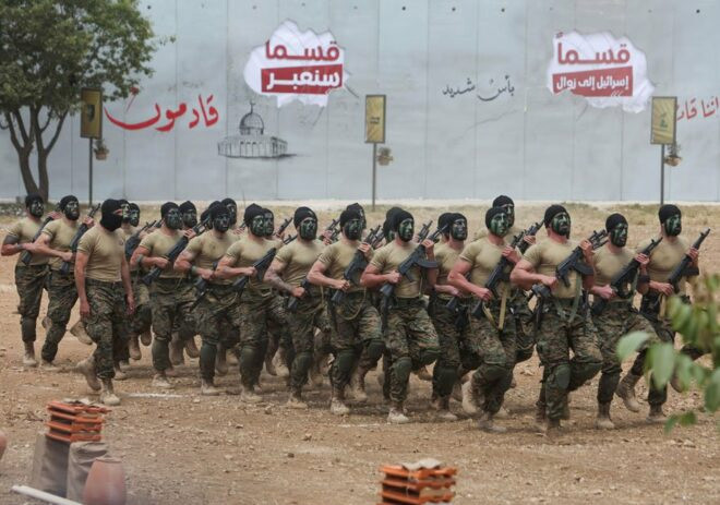 Hizbullah, silah ve füzelerle yürüyüş düzenledi - Resim : 1