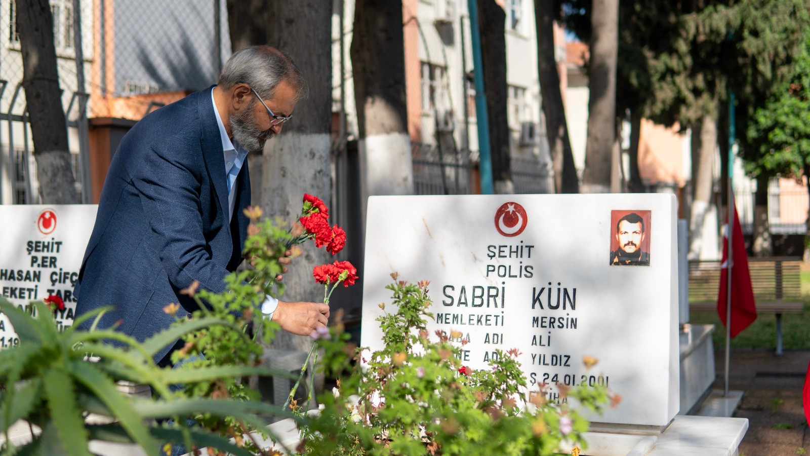 AKP, şehit Gaffar Okkan afişlerinden rahatsız oldu - Resim : 2