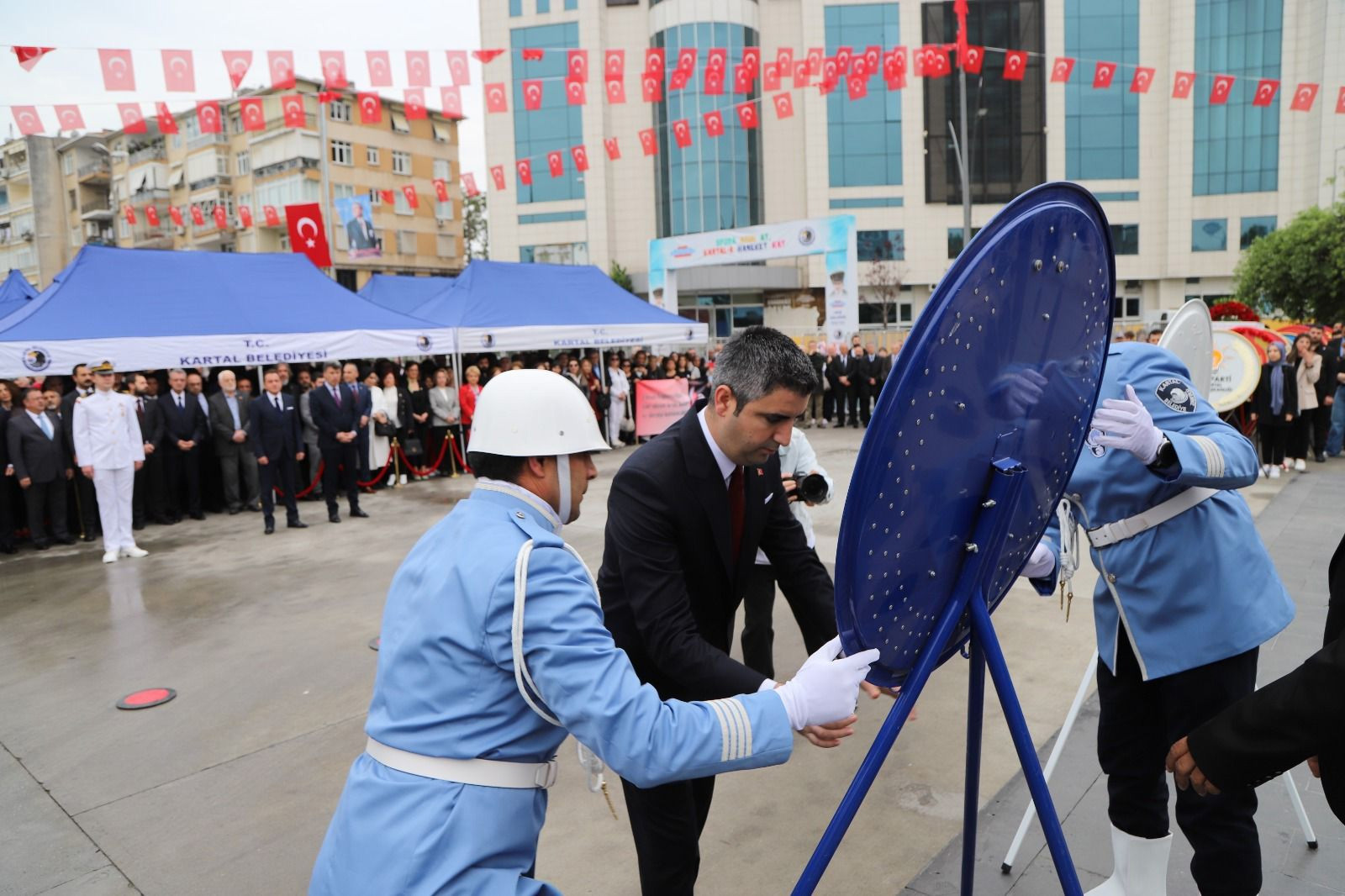 Kartal’da 19 Mayıs Kutlamaları Atatürk Anıtı’na çelenk sunumu ile başladı - Resim : 1